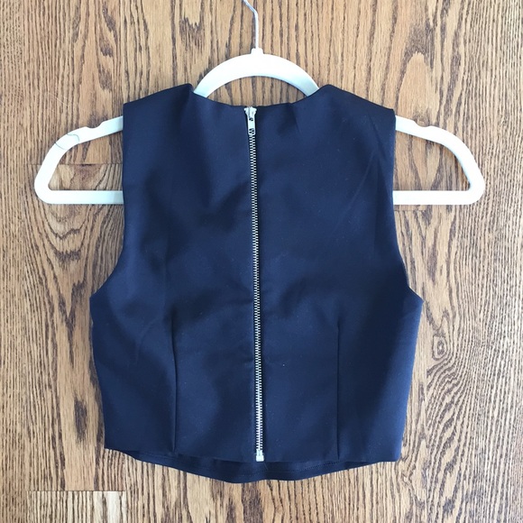 Sleeveless Lace Up Front Crop Top - Picture 2 of 2